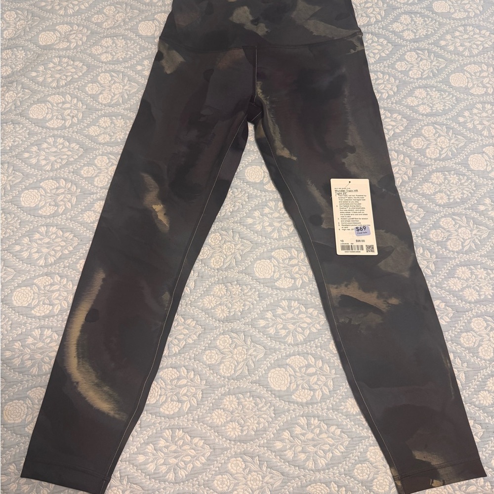lululemon Black and Dark Green Leggings